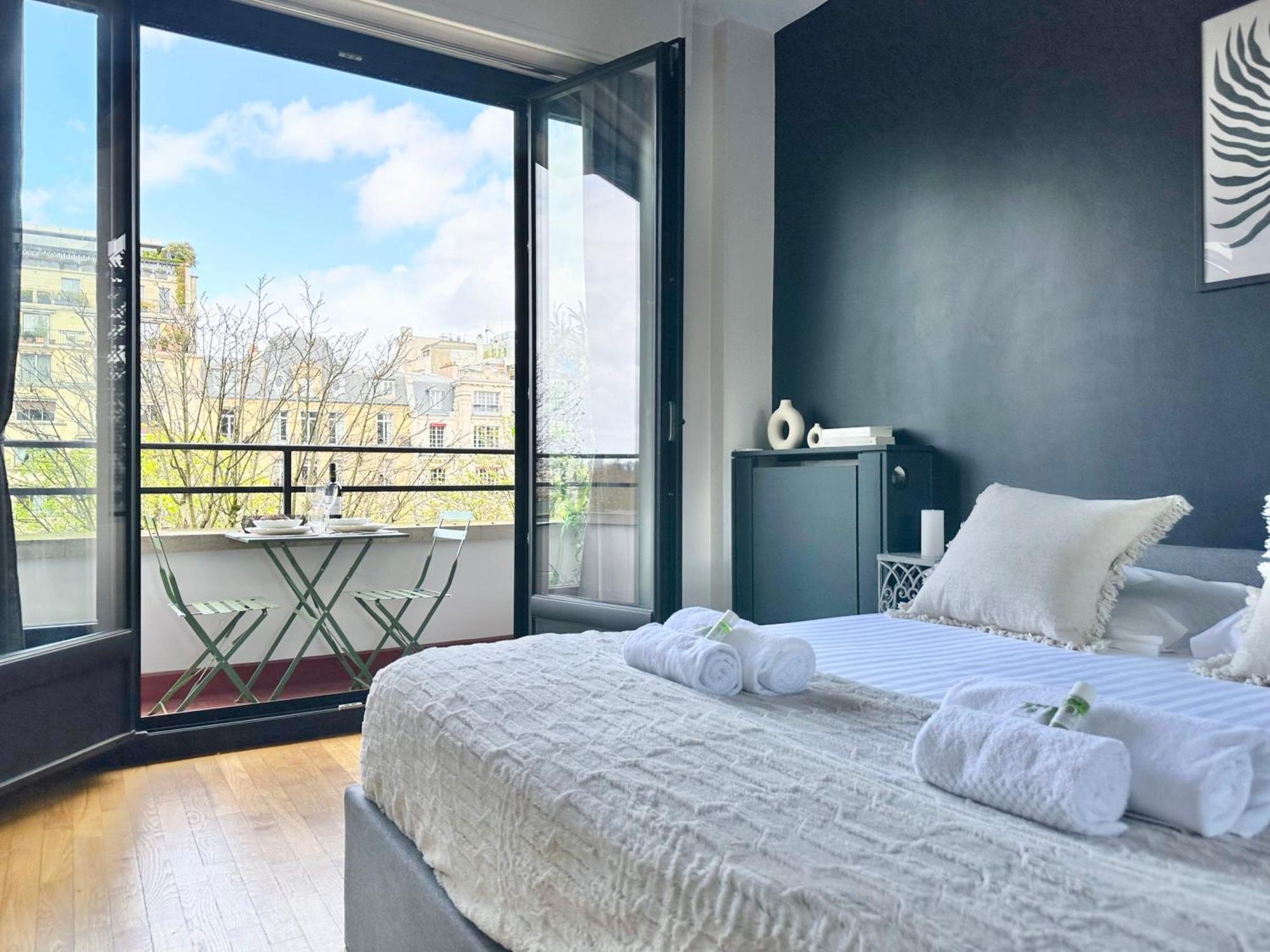 Stylish Apartment With A Balcony In Paris Exterior photo
