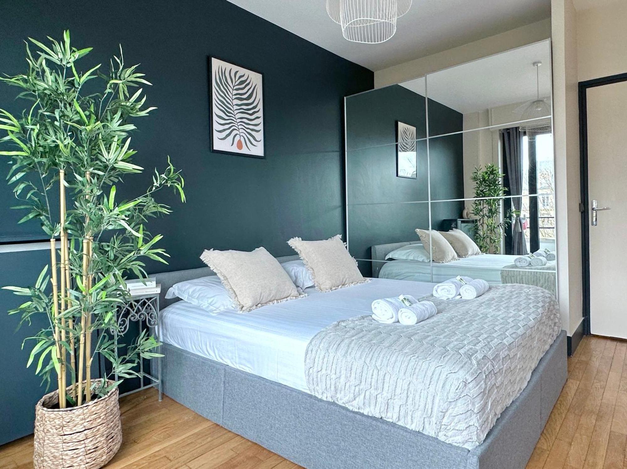 Stylish Apartment With A Balcony In Paris Exterior photo